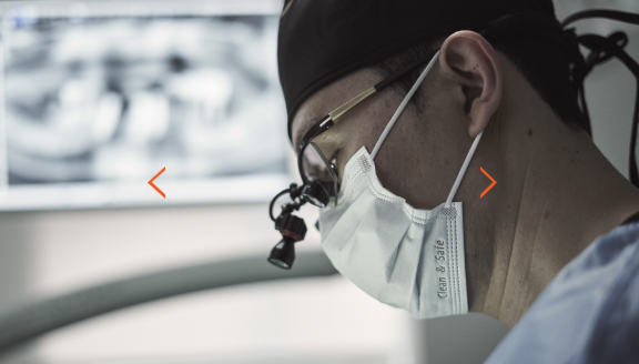 임플란트, <br>
치주과 전문의는 다릅니다.